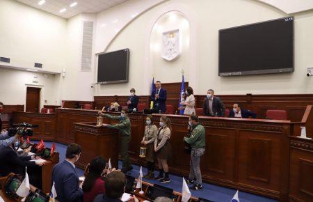 В Киевсовет принесли благодатный Вифлеемский огонь 