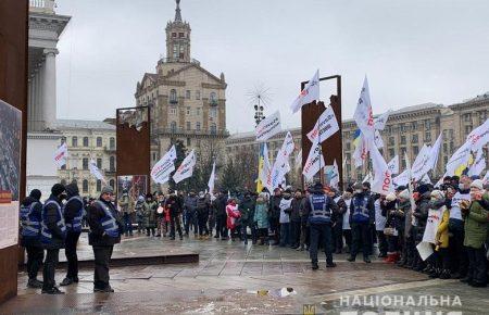 Около 40 полицейских получили химические ожоги глаз во время акции на Майдане