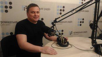 На блокпосту в Счастье пророссийские «титушки» дежурили вместе с украинскими гаишниками. Это было экзотично — Реуцкий