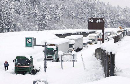 Снегопад в Японии: почти 80 человек пострадали, 1 погиб