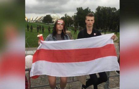 У Білорусі 18-річну дівчину засудили до двох років ув'язнення: вона розмалювала щити силовиків під час протесту