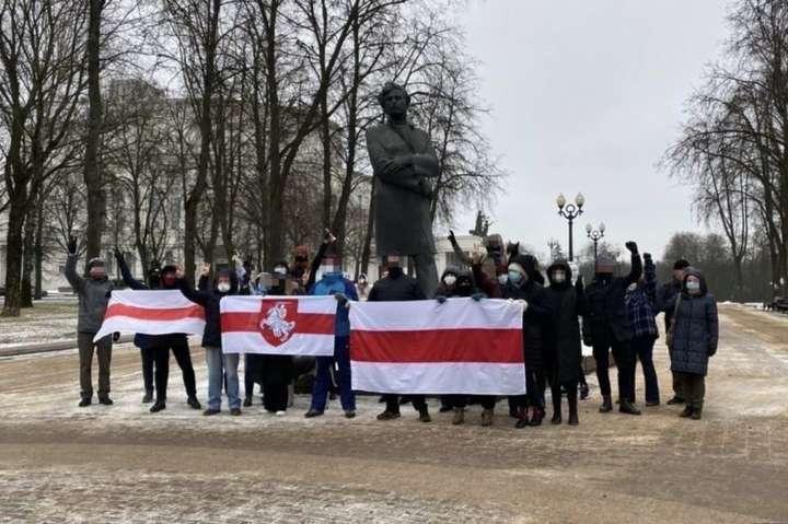 Генпрокуратура Білорусі хоче визнати «екстремістським» біло-червоно-білий прапор