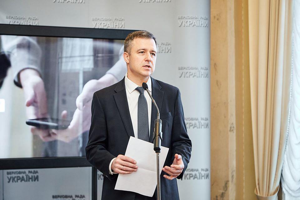 Кулеба звернувся до Генпрокуратури через «роман» 8-річної дівчинки із 13-річним хлопцем