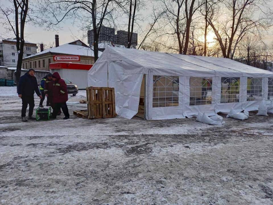 Біля Дарницького залізничного вокзалу відкрили цілодобовий пункт обігріву