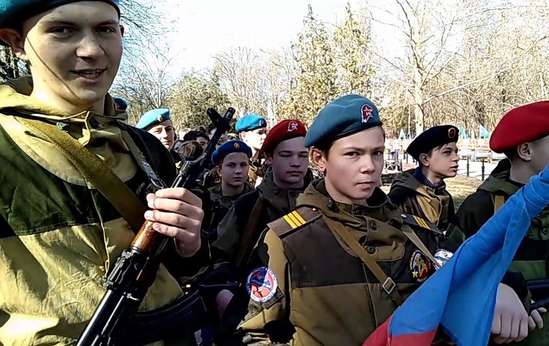 В окупованому Криму директори певних шкіл створюють умови, за яких дитина, яка не входить до Юнармії, зазнає булінгу — УГСПЛ