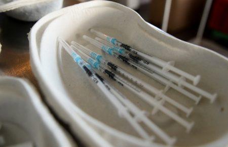 Рада ухвалила закон про прискорену реєстрацію вакцини від коронавірусу