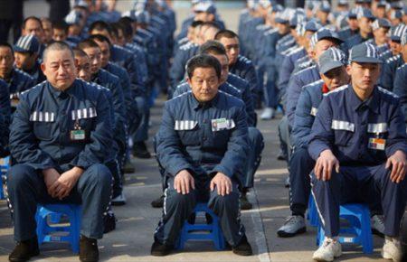 У Китаї ув'язнили трьох чиновників, які допустили спалах коронавірусу в тюрмі