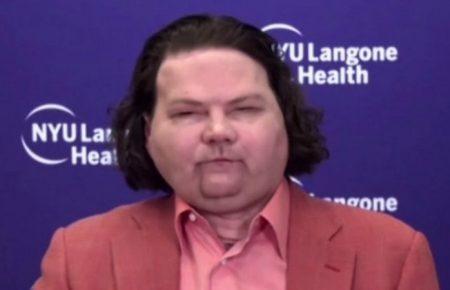 Медики США провели унікальну операцію: пересадили обличчя та обидві руки