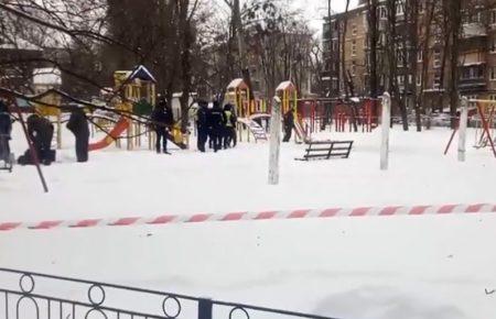У Києві на дитячому майданчику пролунав вибух — Нацполіція