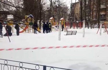 У Києві на дитячому майданчику пролунав вибух — Нацполіція