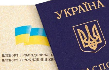 В Україні дозволили змінювати по батькові з 14 років