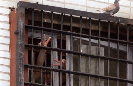 Постоянно проводят ротацию между камерами с белорусскими политзаключенными, чтобы все заражались COVID-19 — советник Тихановской