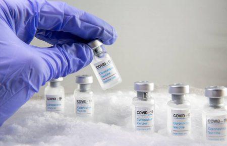 Україна отримала підтвердження на поставку 12 млн доз вакцин AstraZeneca та Novavax — ОП