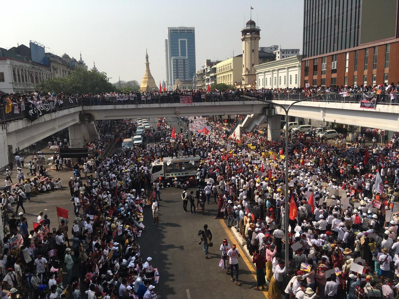 У Мʼянмі почався масовий страйк проти військового уряду