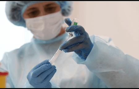 Десятки вакцинованих і сотні «відмовників»: чому медики не хочуть щепитися вакциною CoviShield