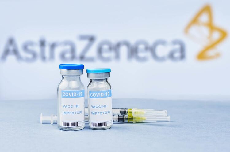 Вакцину AstraZeneca против коронавируса подали на регистрацию в Украине