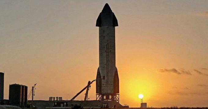 До конца 2021 года SpaceX отправит в космос полностью гражданский экипаж
