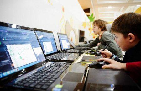 У 2021 році понад 6,5 тисяч шкіл та лікарень в Україні забезпечать інтернетом