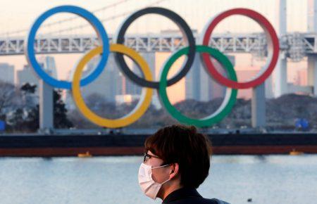 Естафета Олімпійського вогню: через COVID-19 глядачів закликали плескати замість вигуків