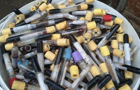 У двох областях України виявили несанкціоновані звалища медичних COVID-відходів