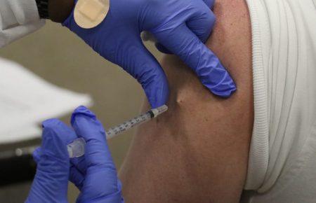 В Чехии зарегистрировали 25 смертей после прививки от COVID-19