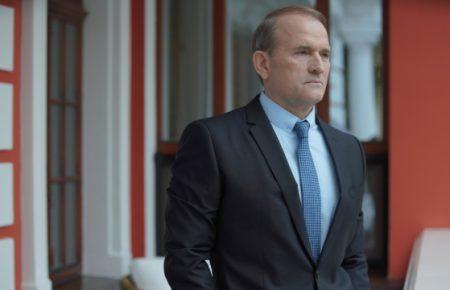 «Зачем ходить играть в игру, где ты один против десяти?» — политолог об участии команды президента в ток-шоу на каналах Медведчука