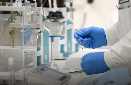 BioNTech створила альянс із 13 компаній для створення необхідної кількості вакцин від COVID-19