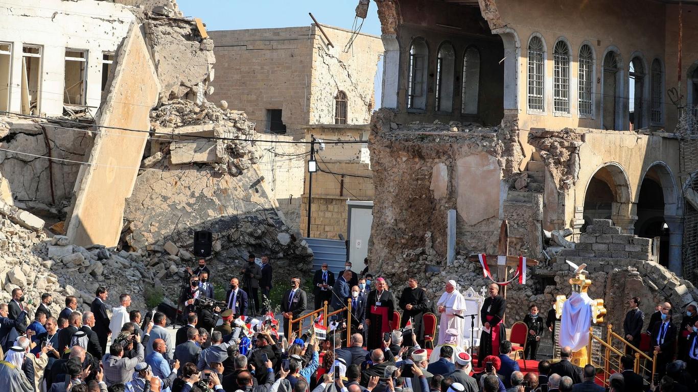 Папа Франциск відвідав зруйноване ІДІЛ місто в Іраку