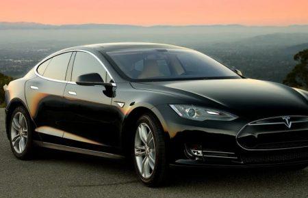 Електрокар Tesla тепер можна купити за Bitcoin