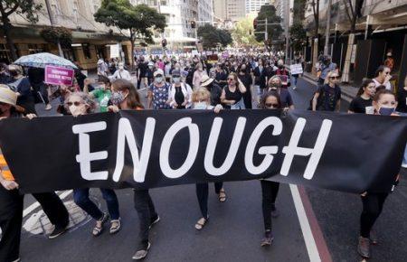 В Австралії на протести проти сексуального насильства вийшли десятки тисяч людей