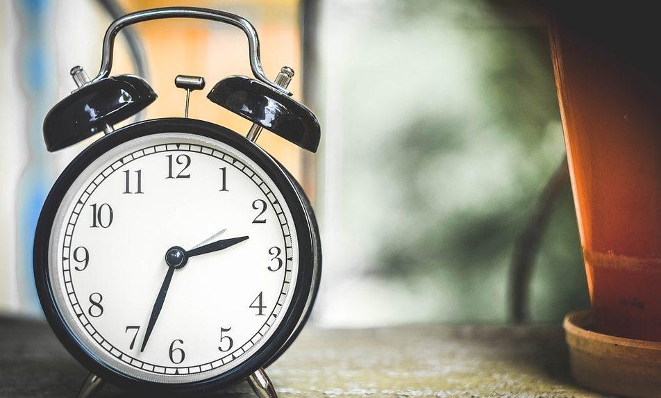 Парламент проголосовал в первом чтении за отмену перевода часов