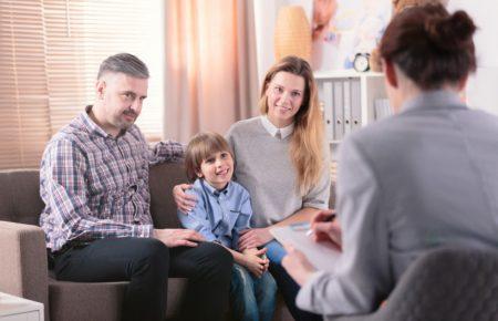 Як пов'язаний психологічний стан батьків та реабілітація дитини з аутизмом?