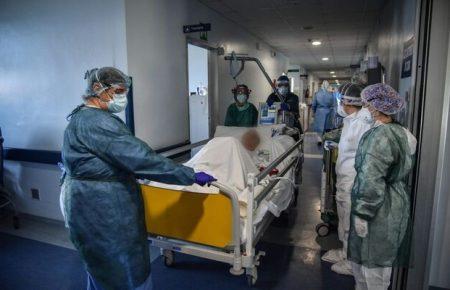 «Багато пацієнтів, які лікуються вдома, згодні і на коридор у лікарні»: у Харкові не вистачає ліжок для хворих на COVID-19