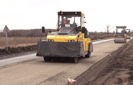 За два роки на Луганщині зроблять 400 кілометрів доріг — майже третину доріг державного значення області