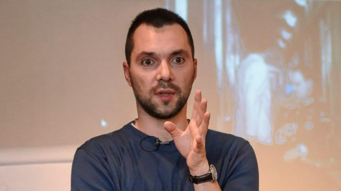 Якщо Лукашенко допустить бойовиків «ЛНР» до Протасевича, перемовин ТКГ у Мінську не буде — Арестович