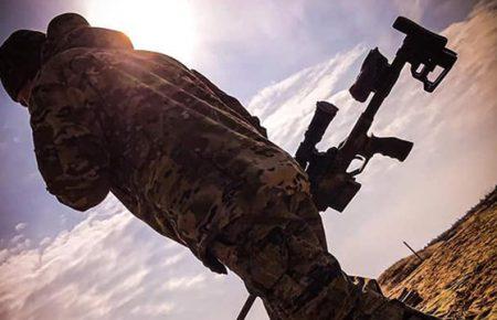 На Донбасі український військовий отримав кульове поранення