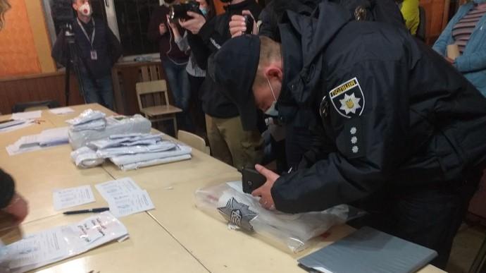 Довибори на Прикарпатті: Перерахунок на кількох дільницях оскаржується у суді