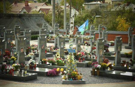 Там не тільки загиблі на Донбасі, а й ті, які померли від наслідків війни — співавтор ресурсу «Пам’ятаємо»