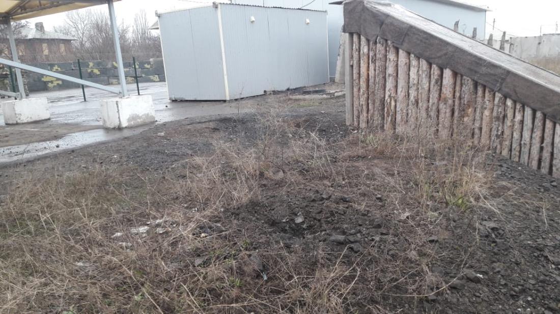 Бойовики здійснюють дистанційне мінування дорожнього коридору у КПВВ «Майорське» — ДПСУ