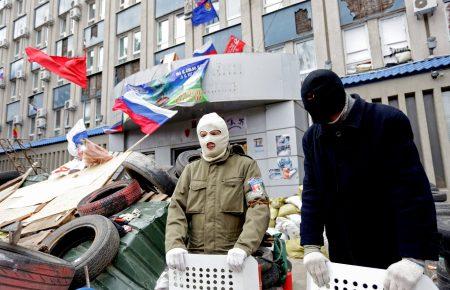 Те, що бачимо на площах і майданах — лише верхівка айсбергу, а те, що не бачимо — його «тіло» — історик про захоплення будівлі СБУ у Луганську