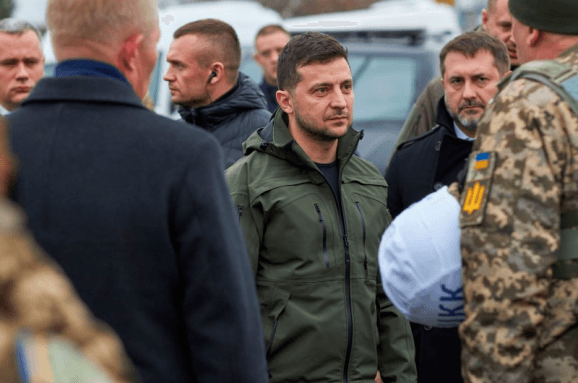 Зеленский начал рабочую поездку на Донбасс