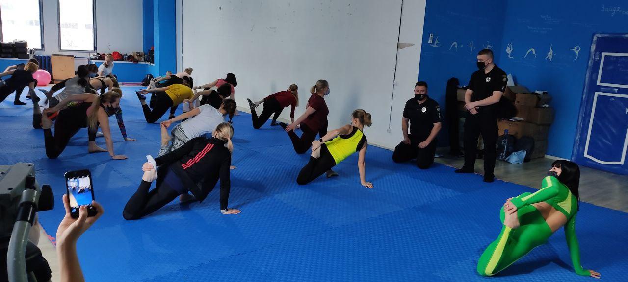 У Черкасах патрульна поліція почала курс самооборони для жінок