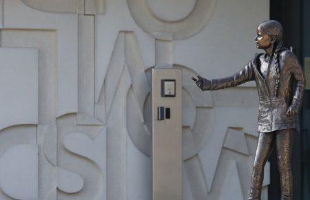 У Британії встановили пам’ятник Ґреті Тунберґ: студенти висловили обурення