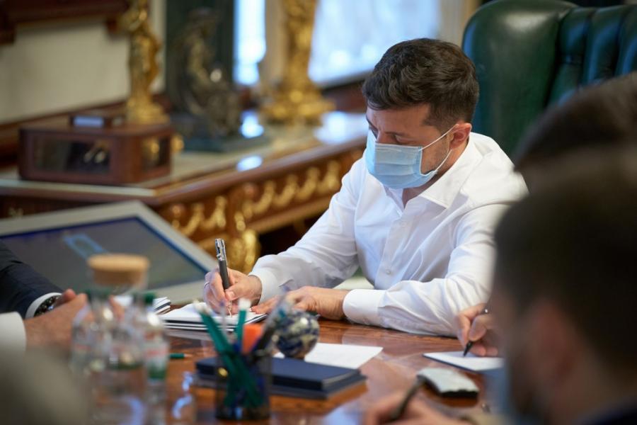 Зеленський схвалив створення плану вакцинації проти COVID-19: він передбачає щеплення більшості дорослих до кінця року