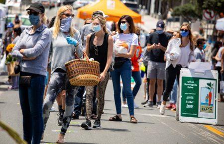 «Вакцинация бесплатна для всех, независимо от наличия страховки» — генетик об опыте США