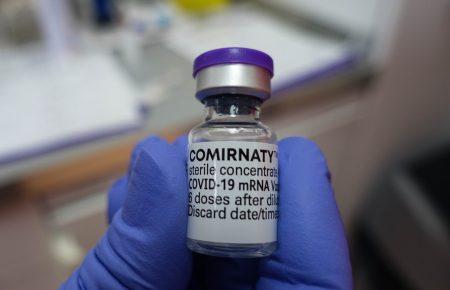 В Україну прибули перші 117 тисяч доз вакцини Comirnaty проти COVID-19