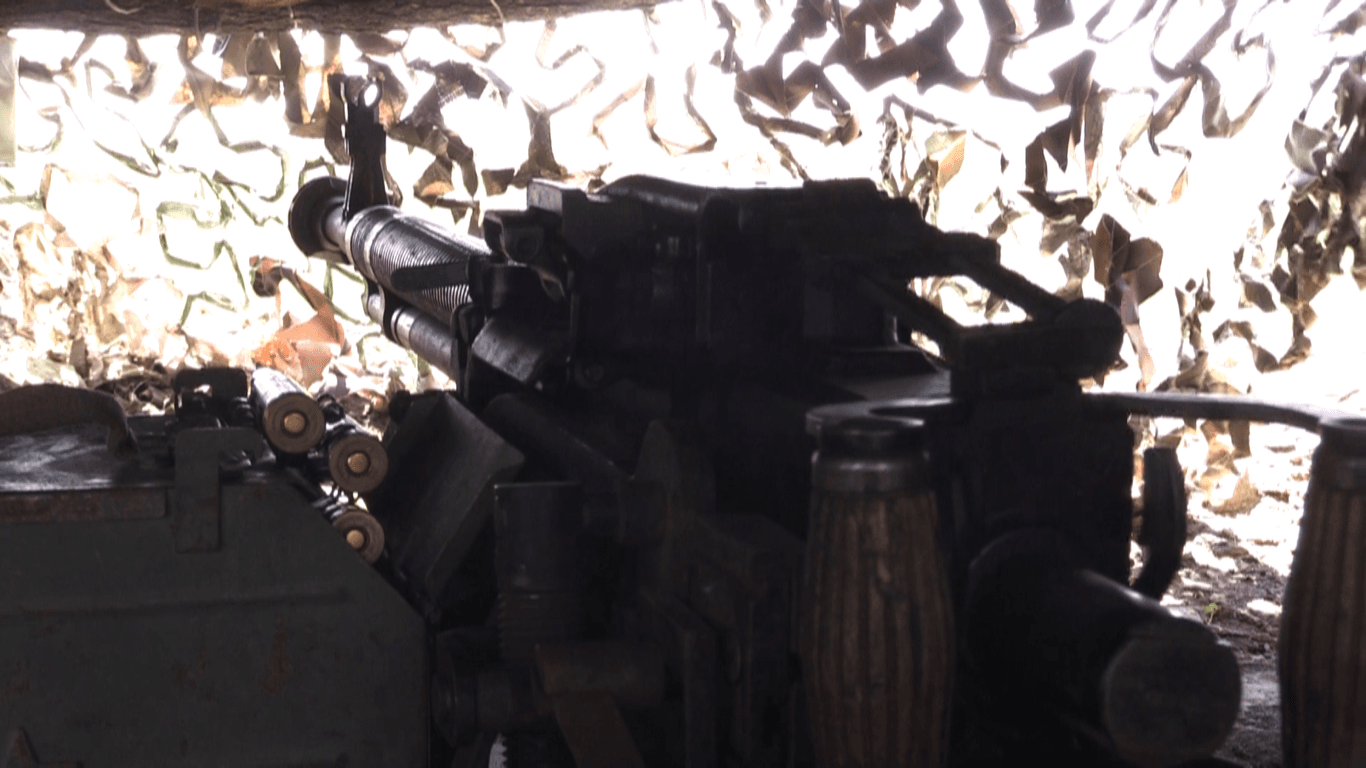 Стріляють з вечора до ранку: на Луганщині бойовики намагаються взяти під контроль Бахмутську трасу