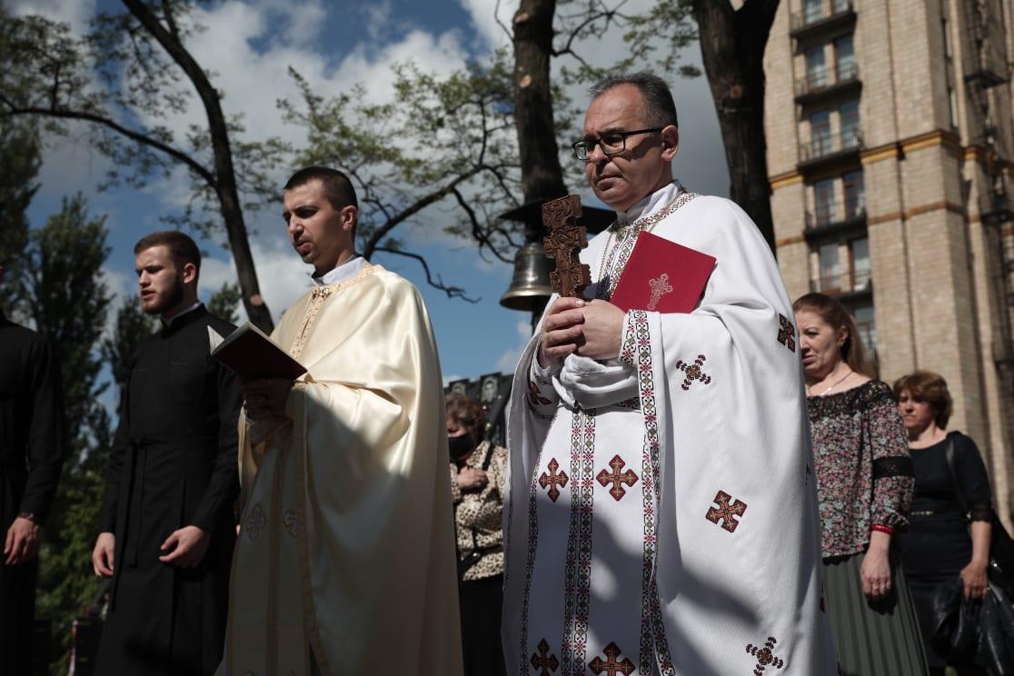 У Києві до Дня Героїв вшановують пам'ять загиблих українців (ФОТО)