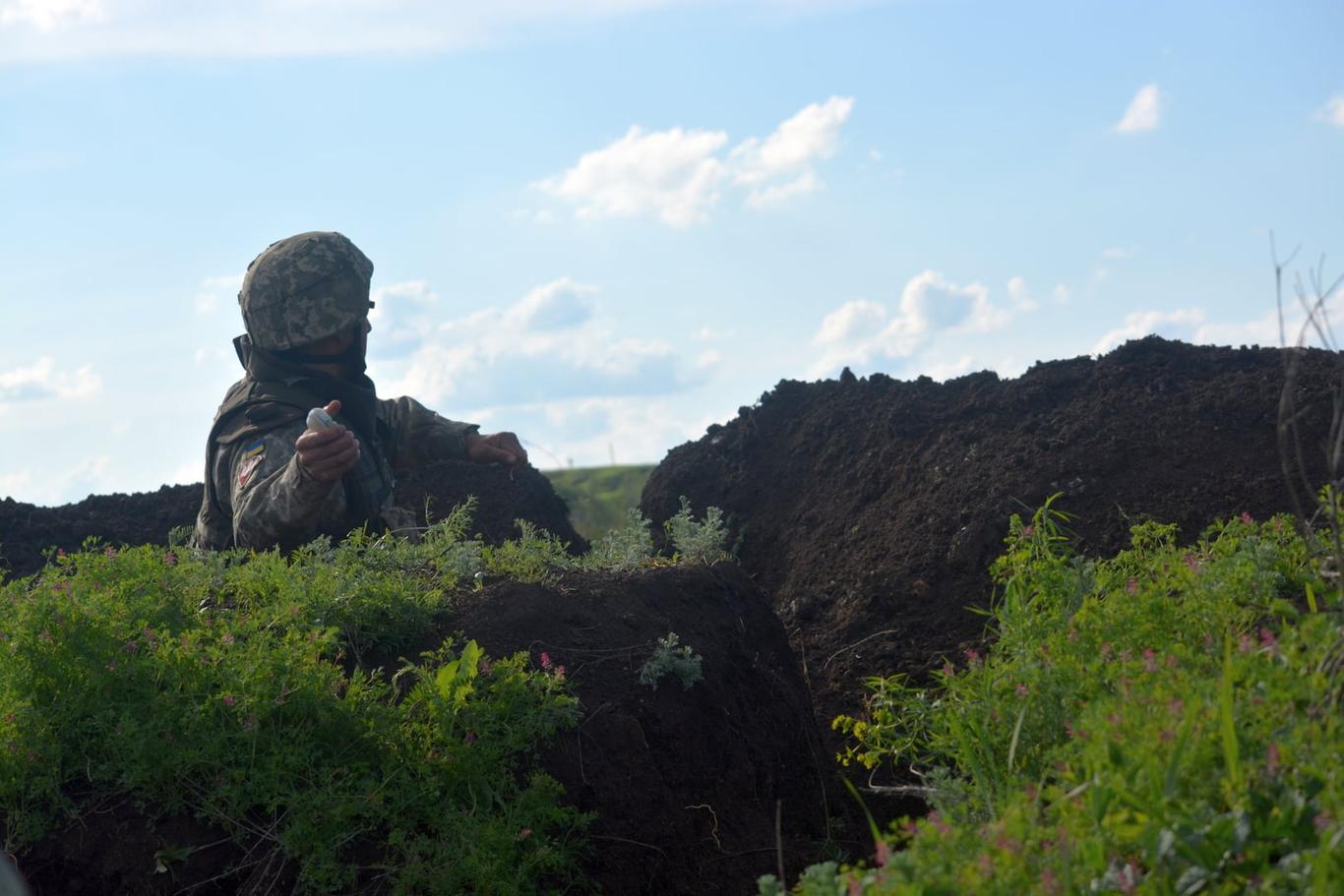 Возле Авдеевки вследствие обстрела ранен украинский военный