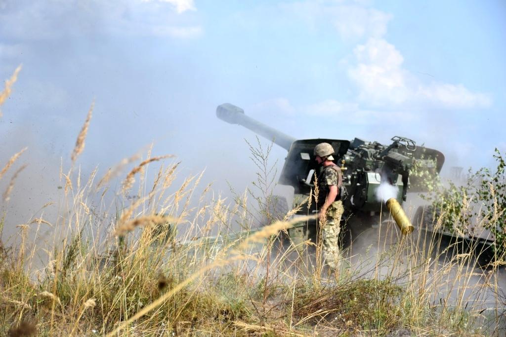 За минулу добу на Донбасі бойовики 8 разів порушили «режим тиші», серед українських військових — поранені